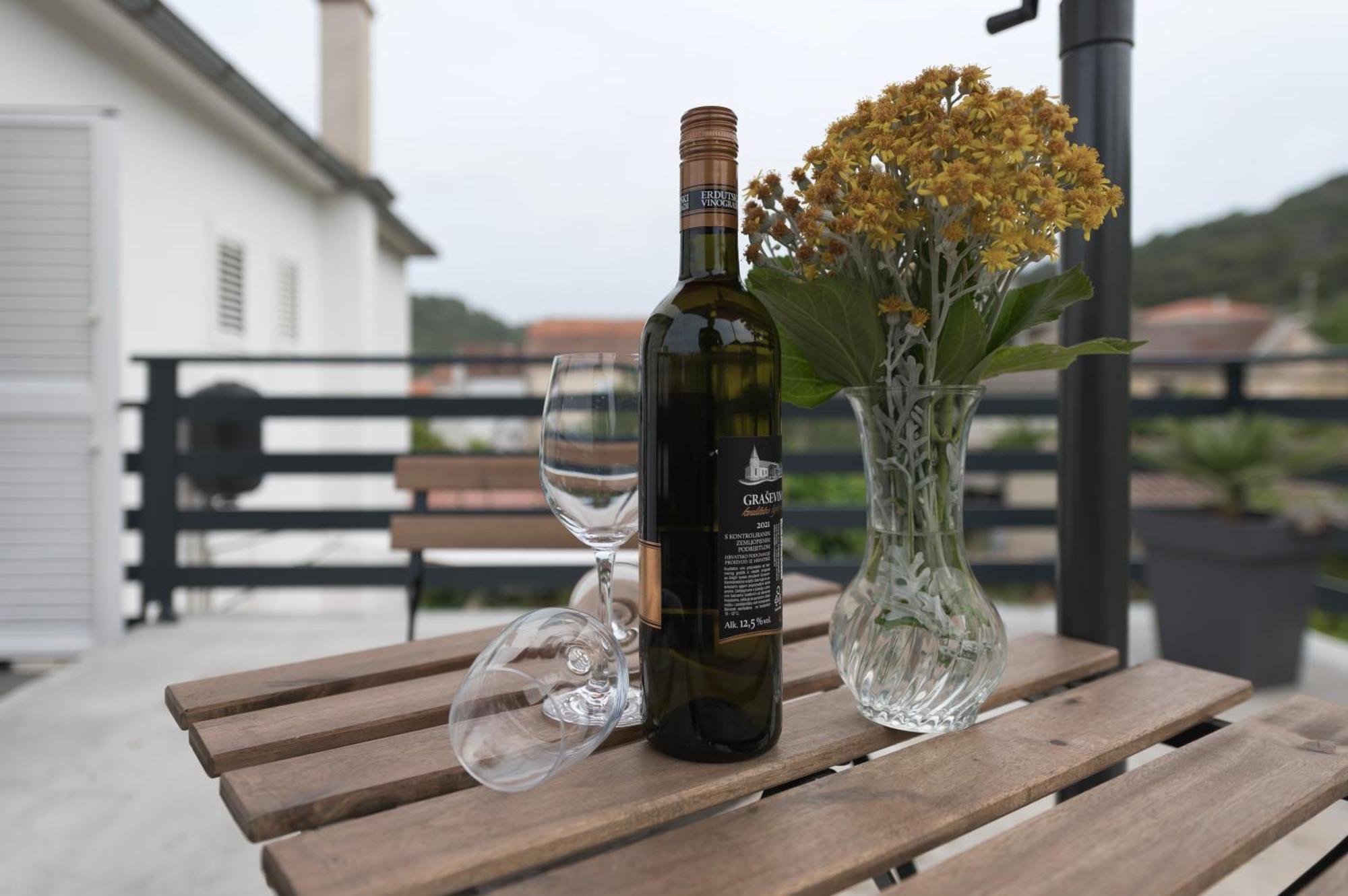 Apartment Marinsko Veli Iž Eksteriør billede