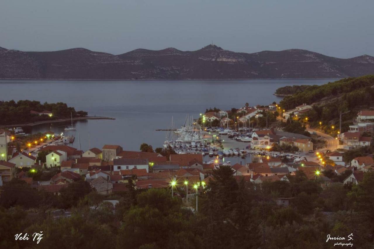 Apartment Marinsko Veli Iž Eksteriør billede